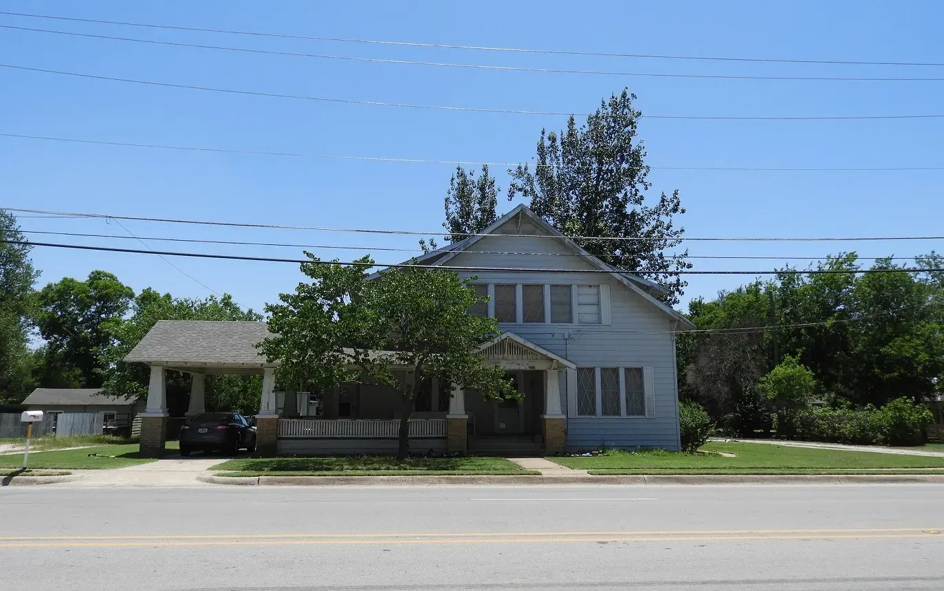435 West Belknap, photo 1 of 28