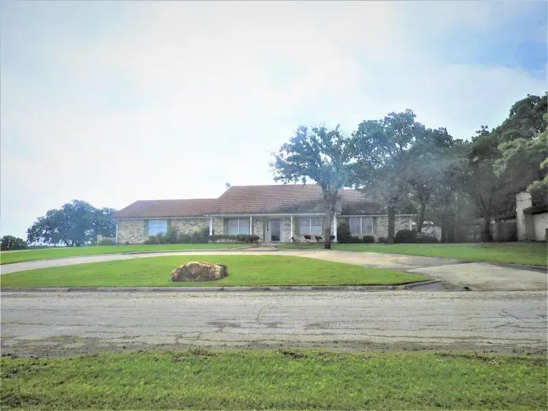 2020 Timberlane Drive, photo 1 of 1