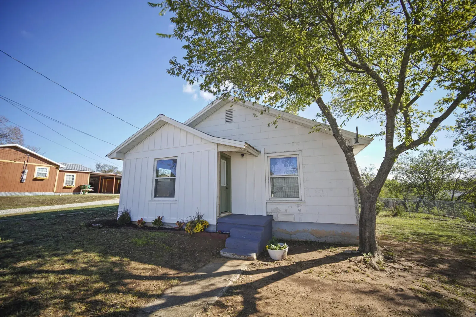 314 N 3rd Street, photo 1 of 15