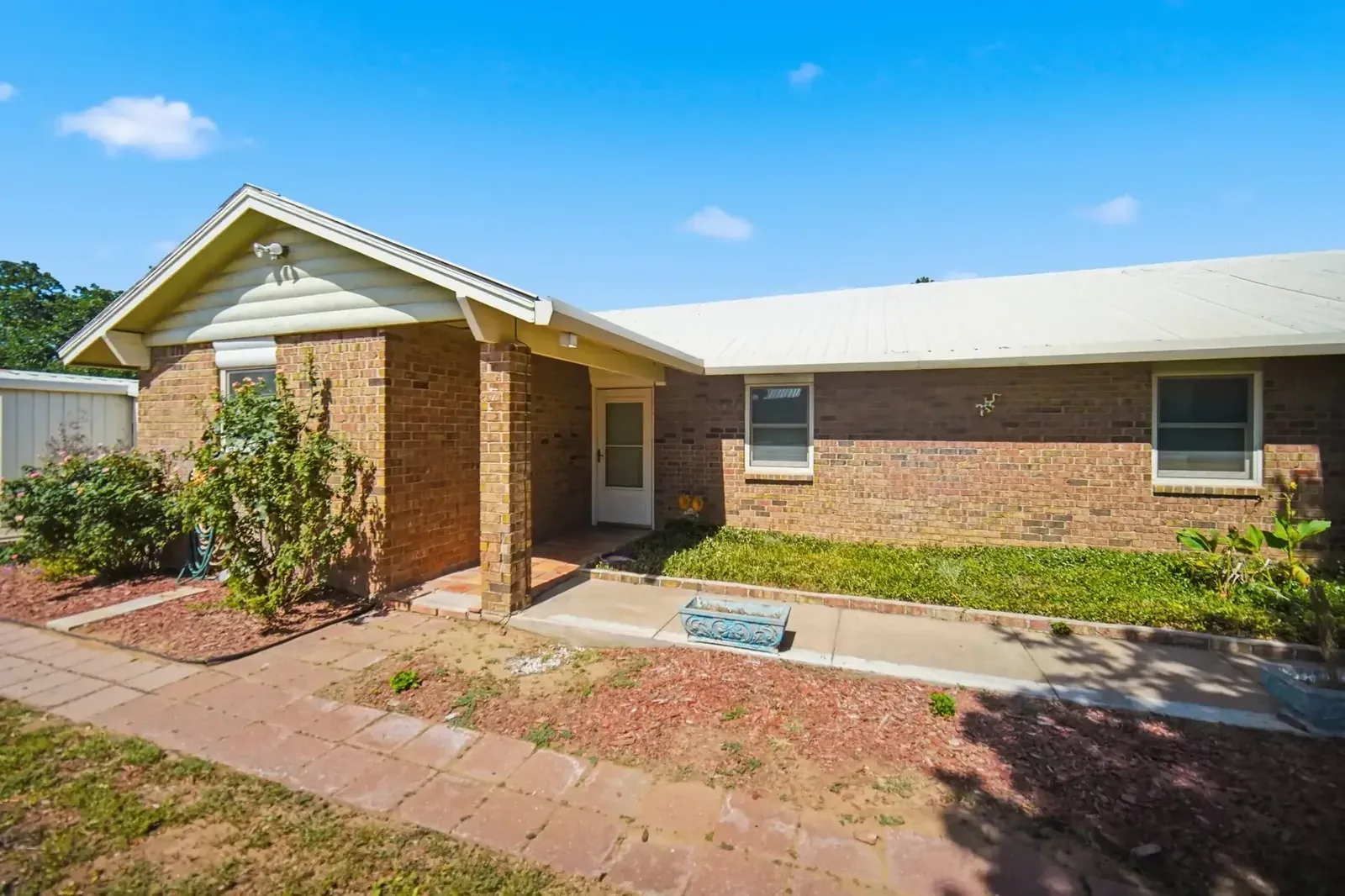 120 Brad Street, photo 1 of 28