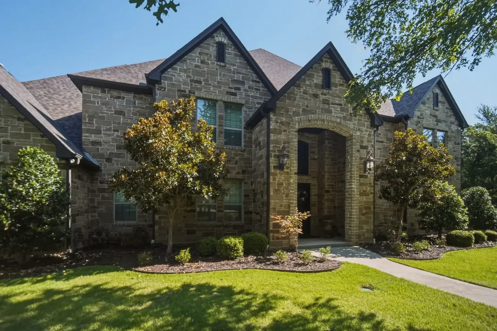 470 Granite Way, photo 1 of 38