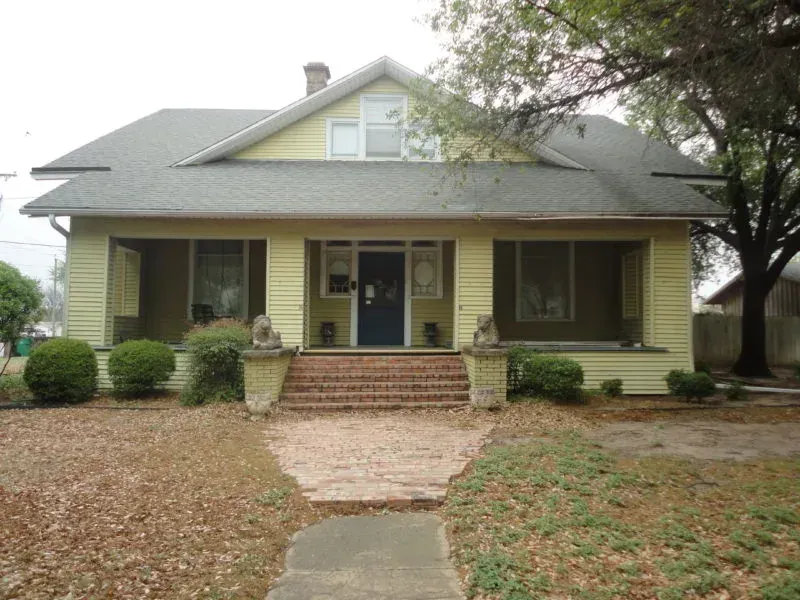 334 N. Main St, Jacksboro, Texas, photo 1 of 1