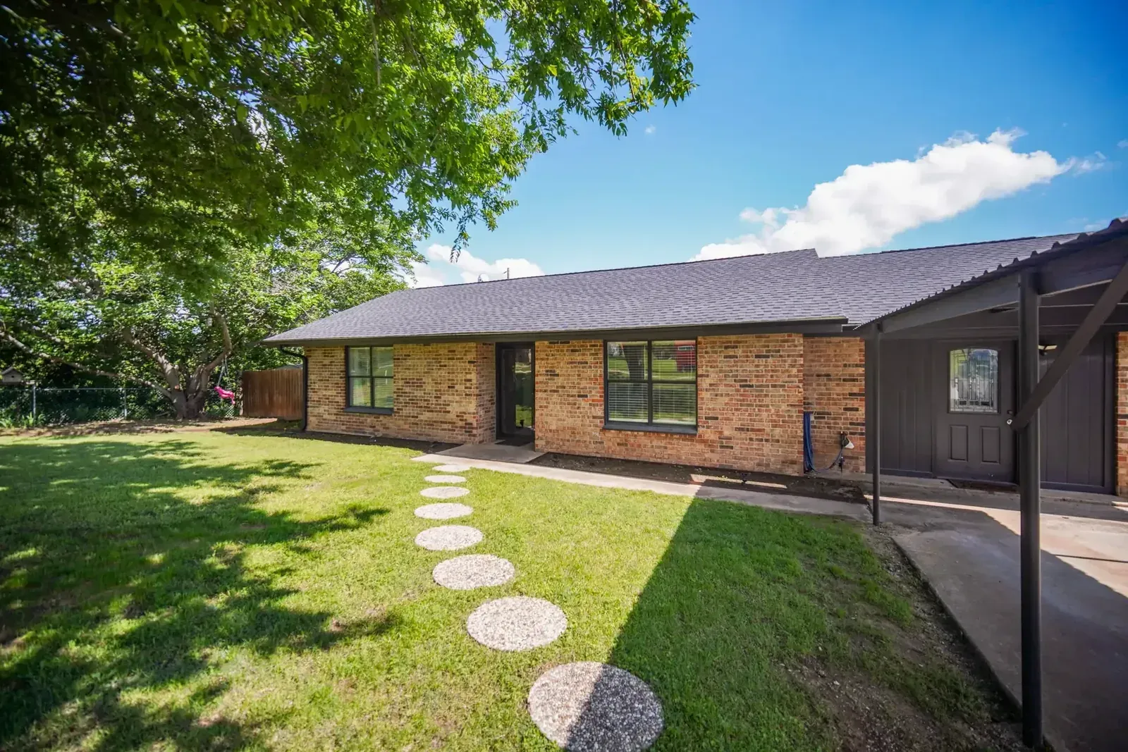 304 Moore Street, photo 1 of 20