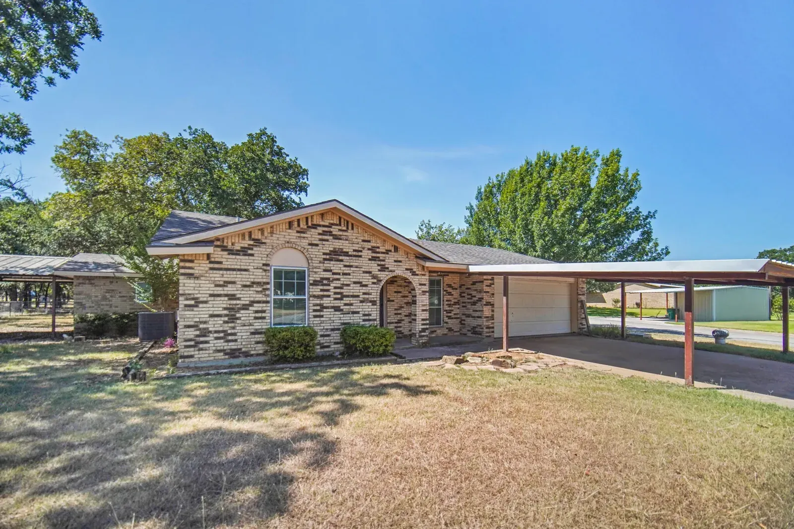 1715 Timberlane, photo 1 of 29