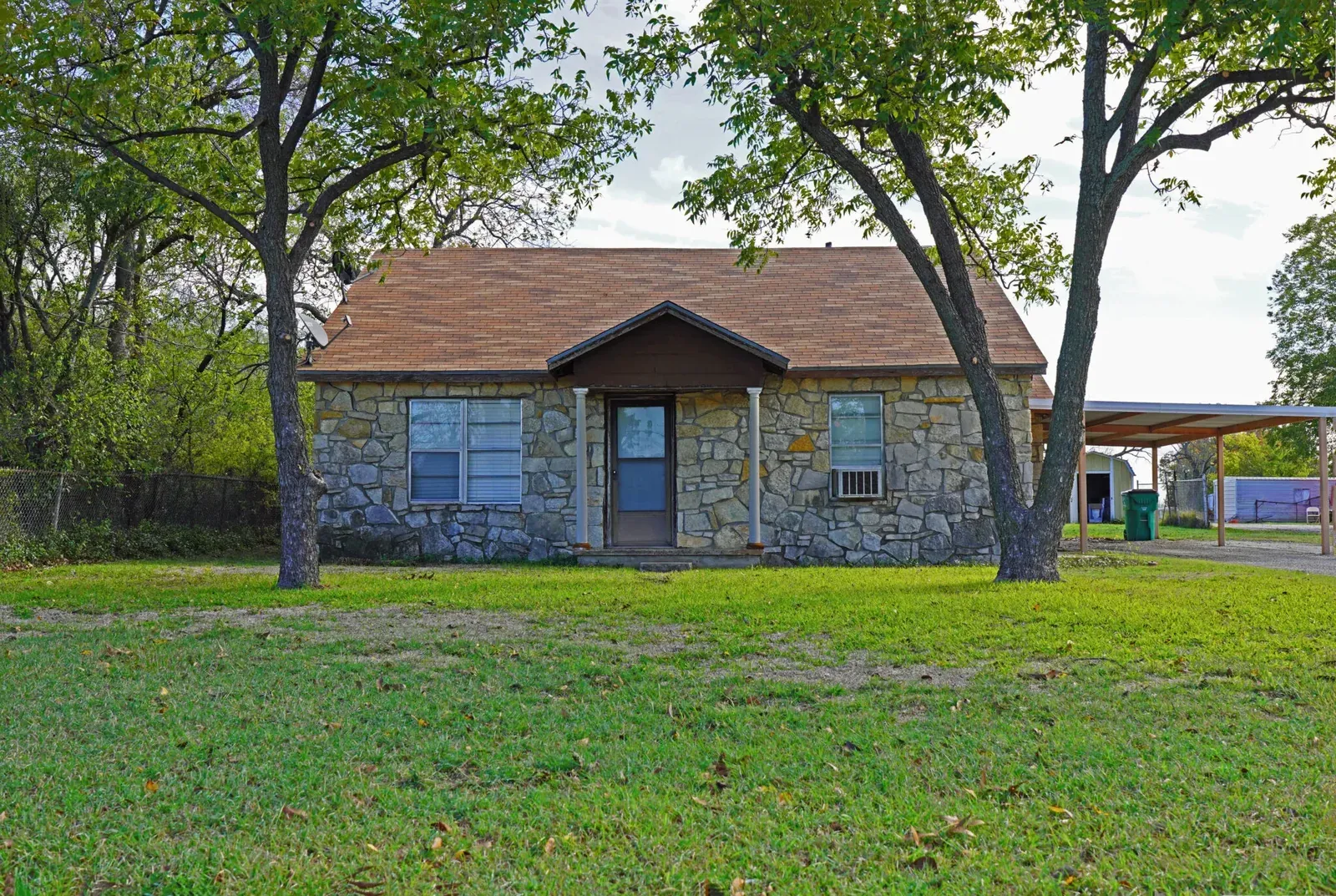 422 North Bowie Street, photo 1 of 24