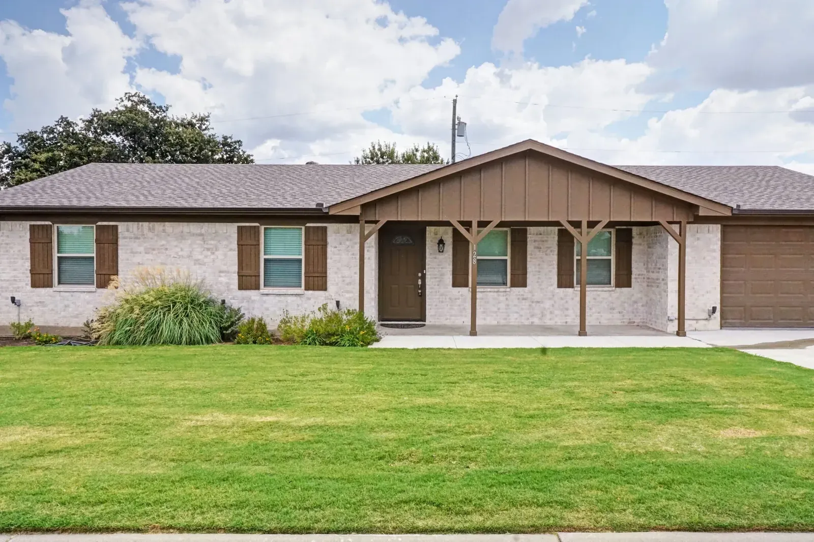 128 Oak Creek Blvd, photo 1 of 25