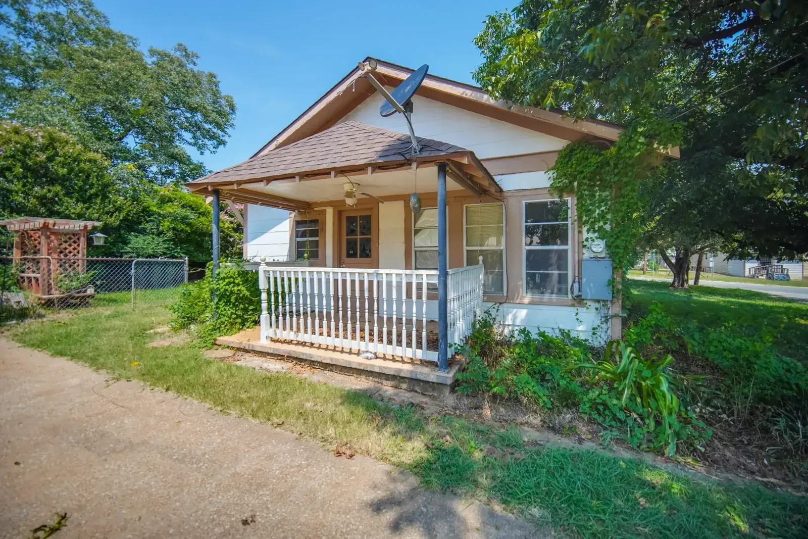 605 W. Archer St., photo 1 of 17