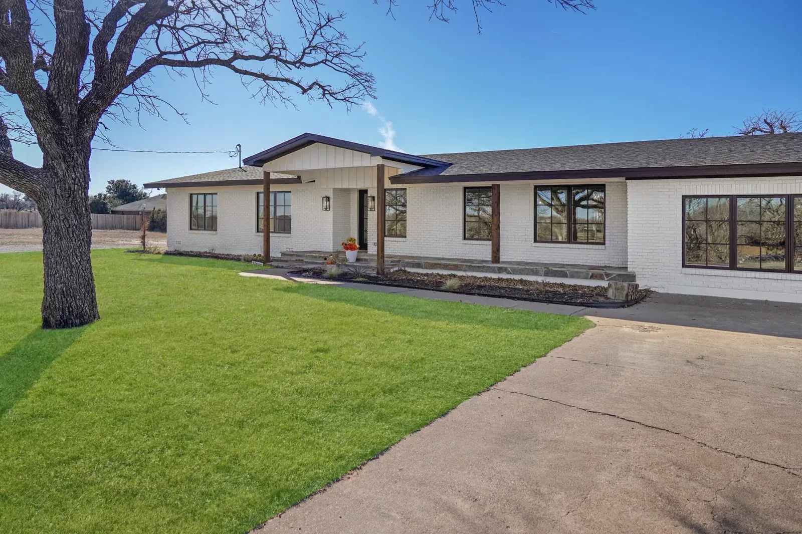 1438 West Archer, photo 1 of 38