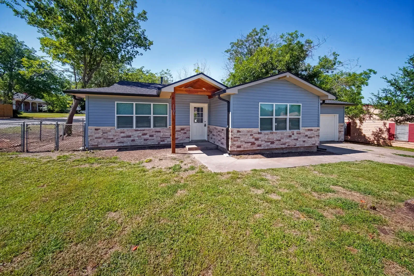 1101 West College Street, photo 1 of 22