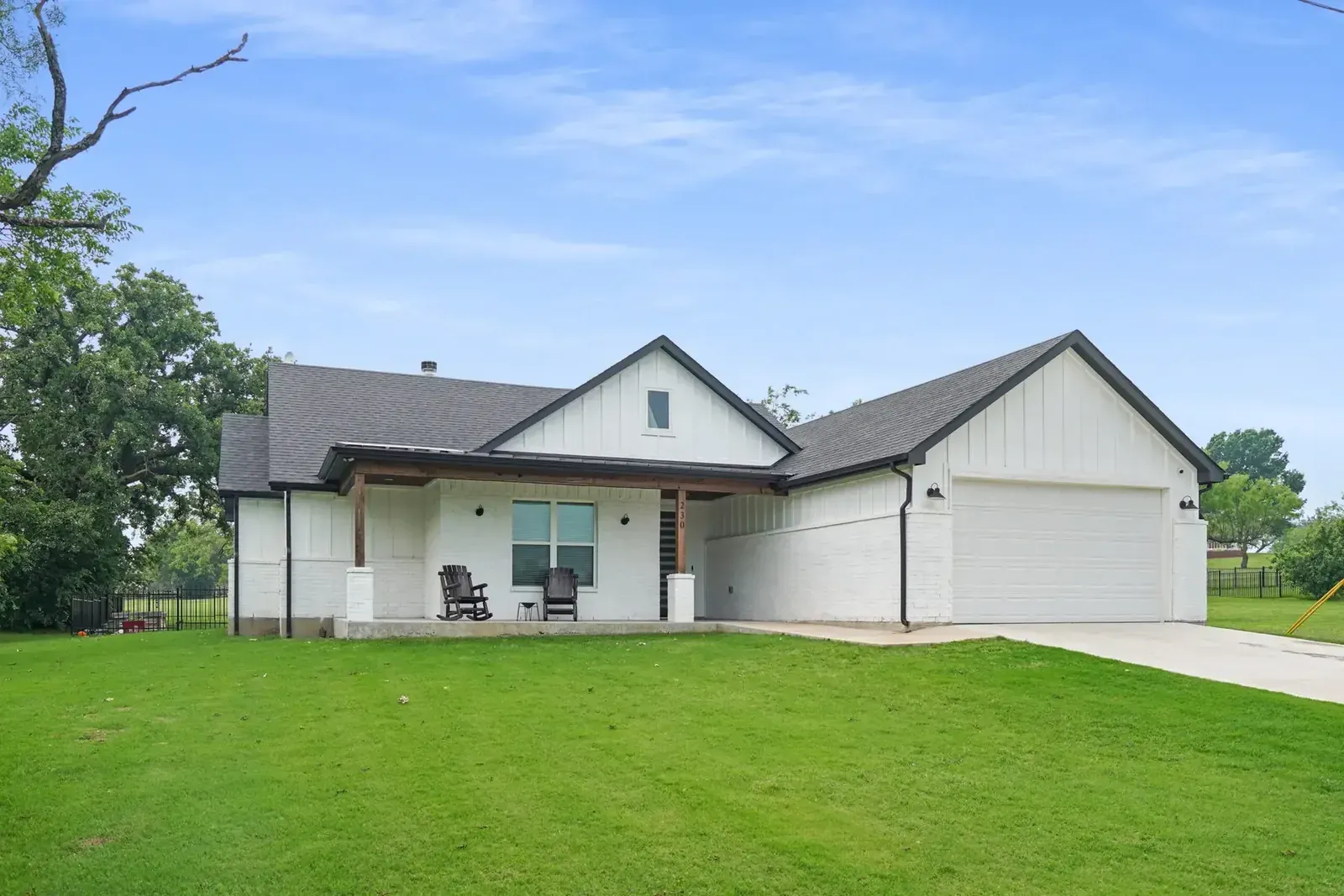 230 Driftwood Court – Runaway Bay, photo 1 of 35