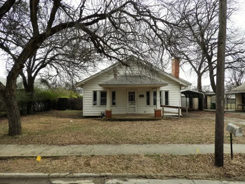 325 West Archer Street, Jacksboro, TX, photo 1 of 1