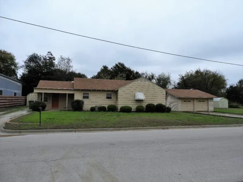 111 S. 2nd Street, Jacksboro, photo 1 of 1