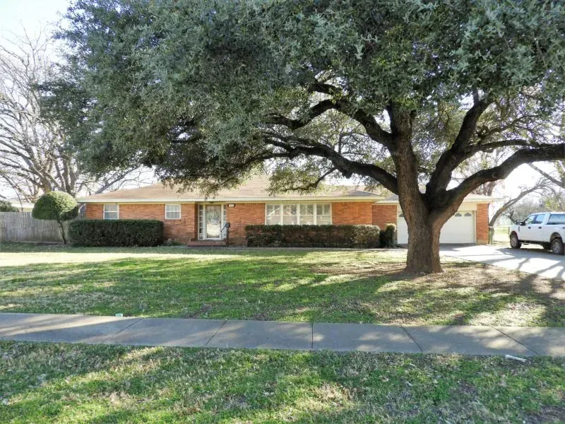 1101 W. Belknap, Jacksboro, TX, photo 1 of 1