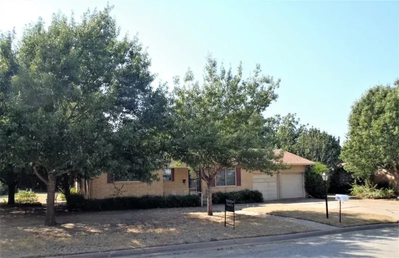 521 McConnell Street, photo 1 of 1