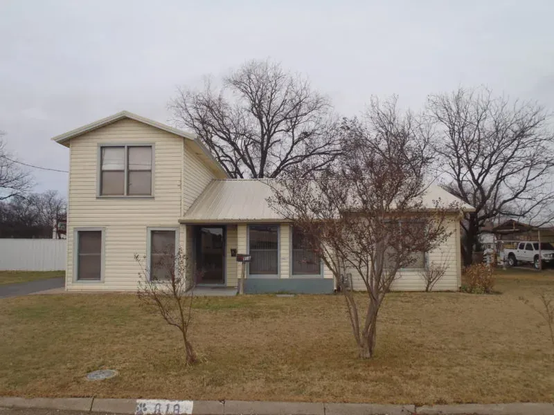 818 W College St., Jacksboro, TX, photo 1 of 1