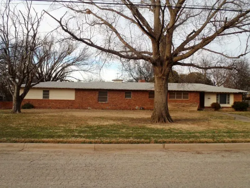 918 West College St., Jacksboro, TX, photo 1 of 1