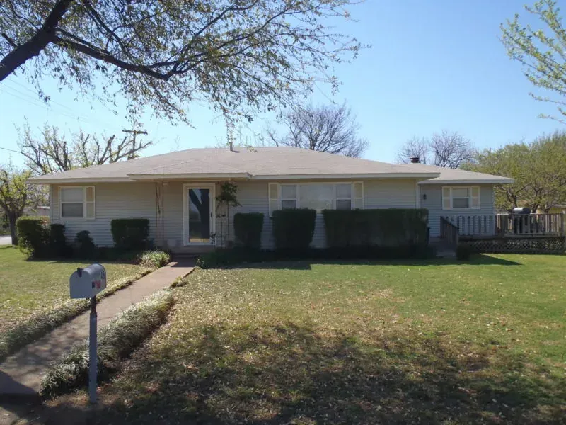 146 S 2nd St., Jacksboro, TX, photo 1 of 1